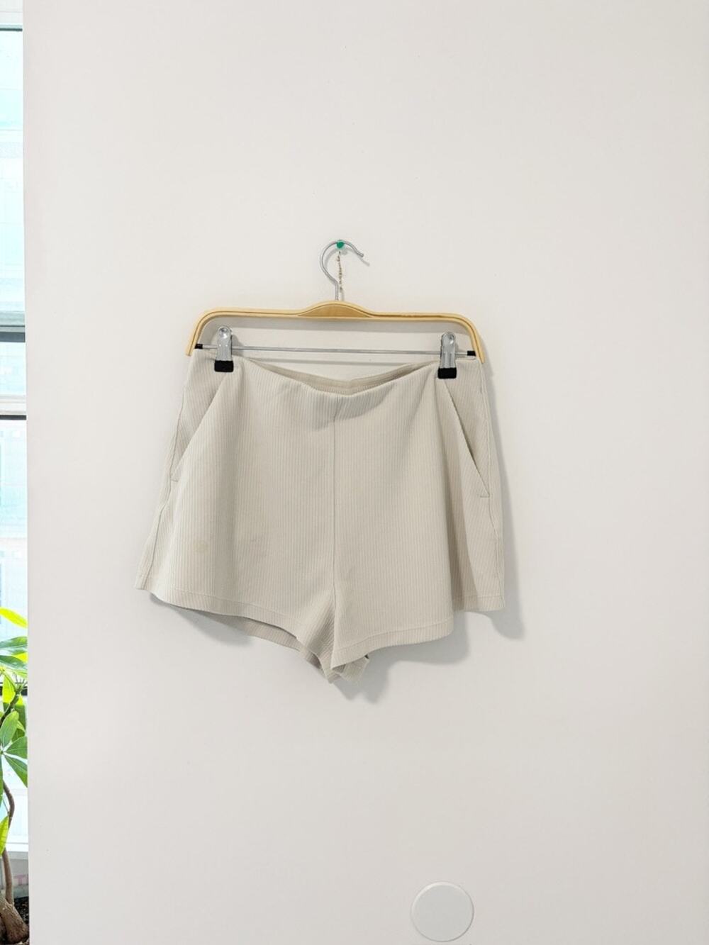 Lululemon Bone Gray Ribbed Softstreme High Rise Shorts Size 10